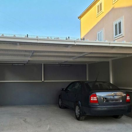 Appartamento Apartman Nela Kaštel Sućurac Esterno foto
