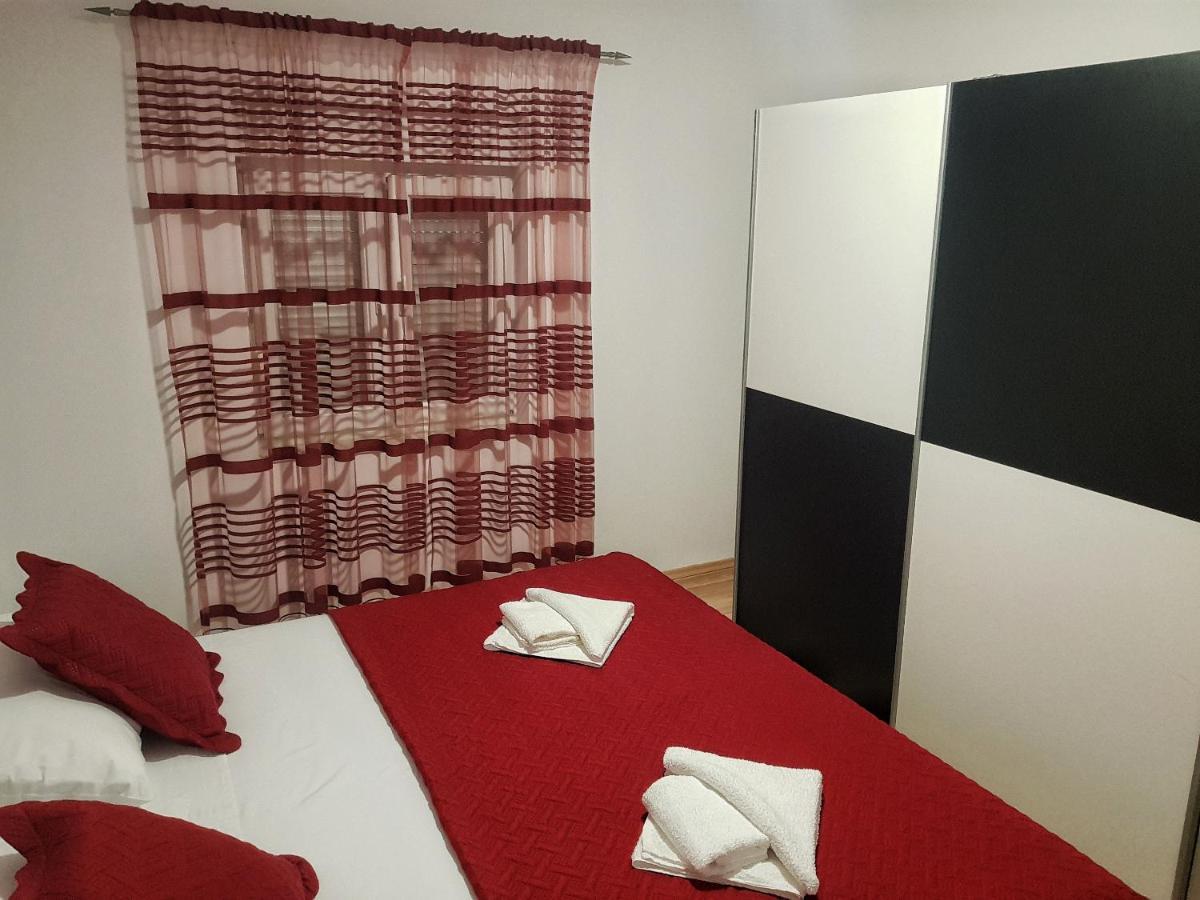 Appartamento Apartman Nela Kaštel Sućurac Esterno foto