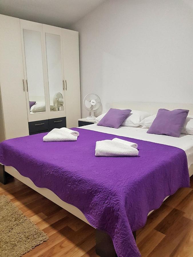 Appartamento Apartman Nela Kaštel Sućurac Esterno foto