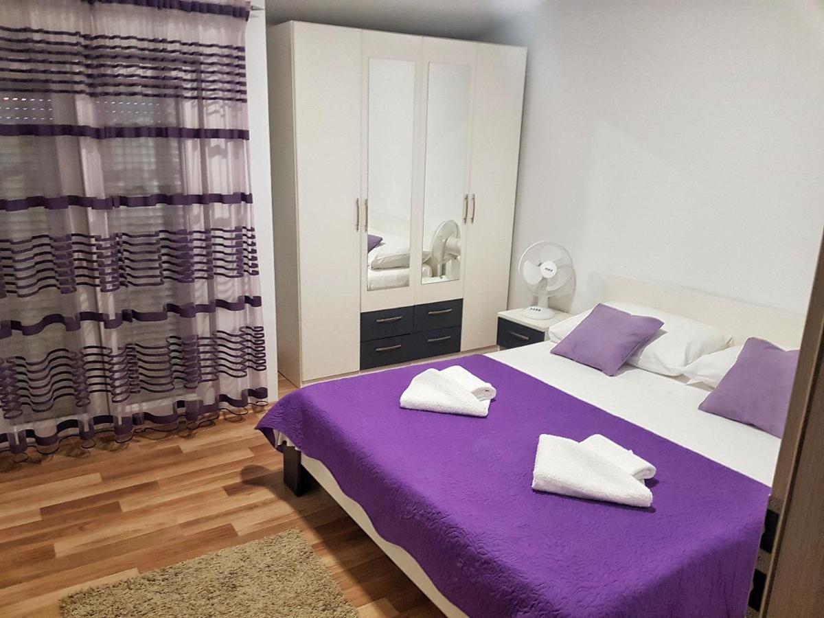 Appartamento Apartman Nela Kaštel Sućurac Esterno foto
