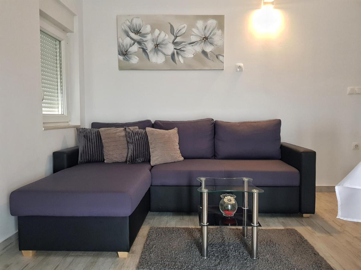 Appartamento Apartman Nela Kaštel Sućurac Esterno foto