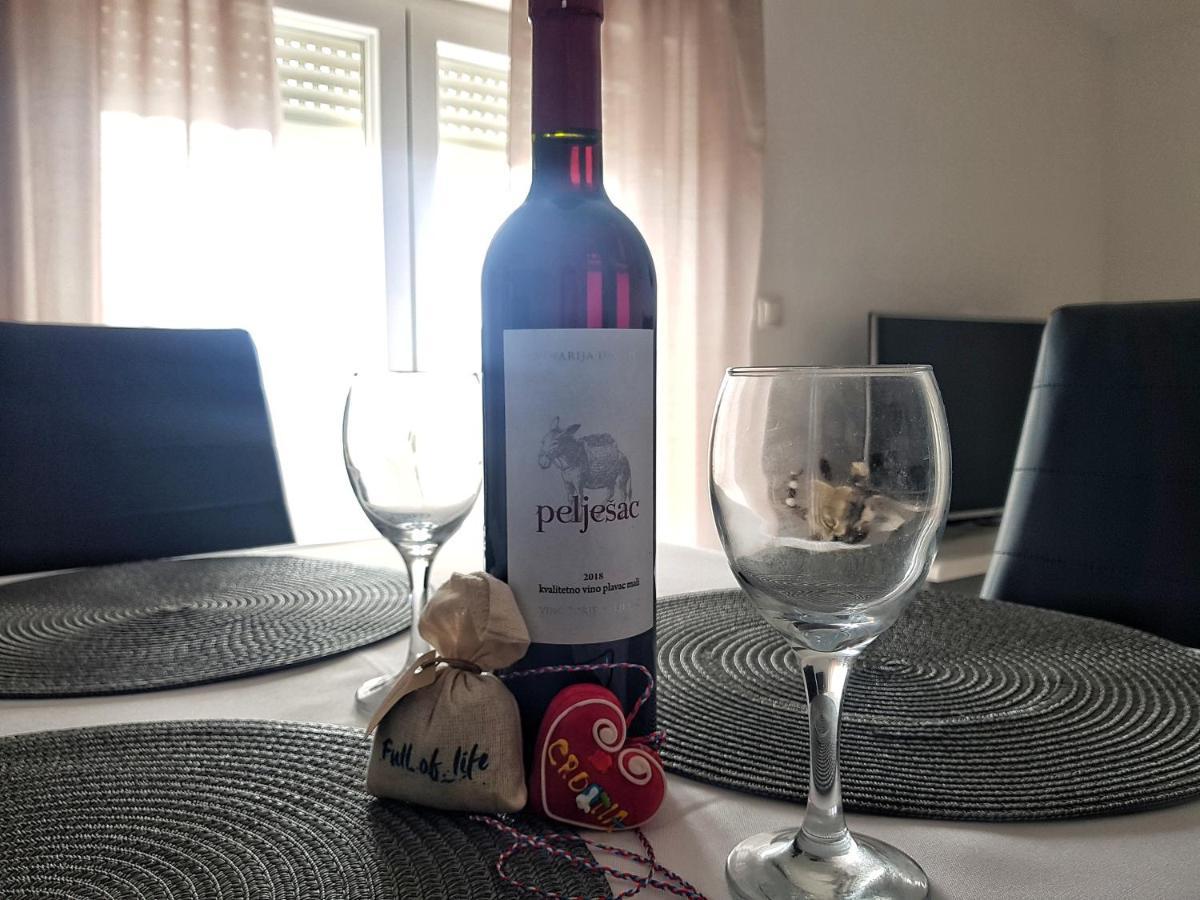 Appartamento Apartman Nela Kaštel Sućurac Esterno foto
