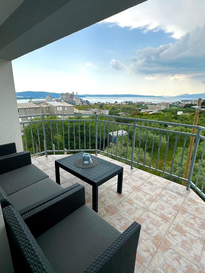 Appartamento Apartman Nela Kaštel Sućurac Esterno foto