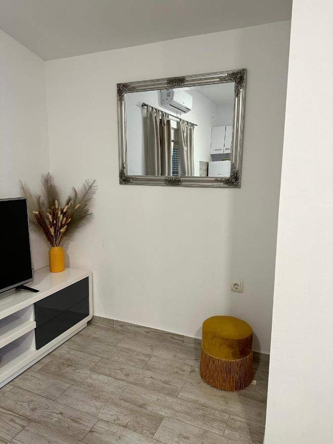 Appartamento Apartman Nela Kaštel Sućurac Esterno foto