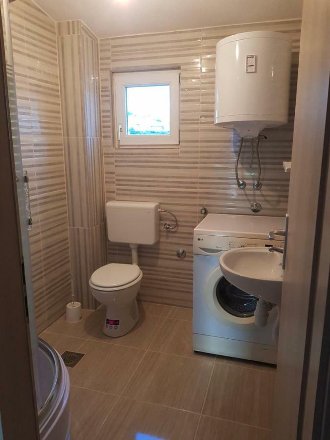 Appartamento Apartman Nela Kaštel Sućurac Esterno foto
