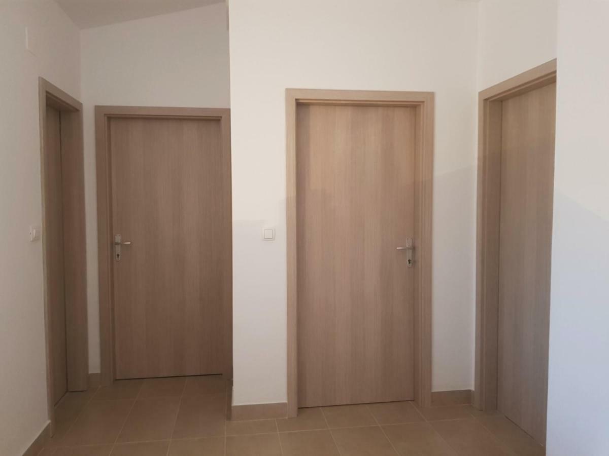 Appartamento Apartman Nela Kaštel Sućurac Esterno foto